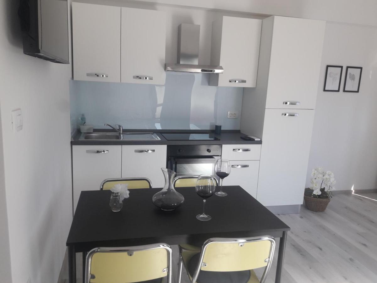 Apartma Oddih Dutovlje Εξωτερικό φωτογραφία