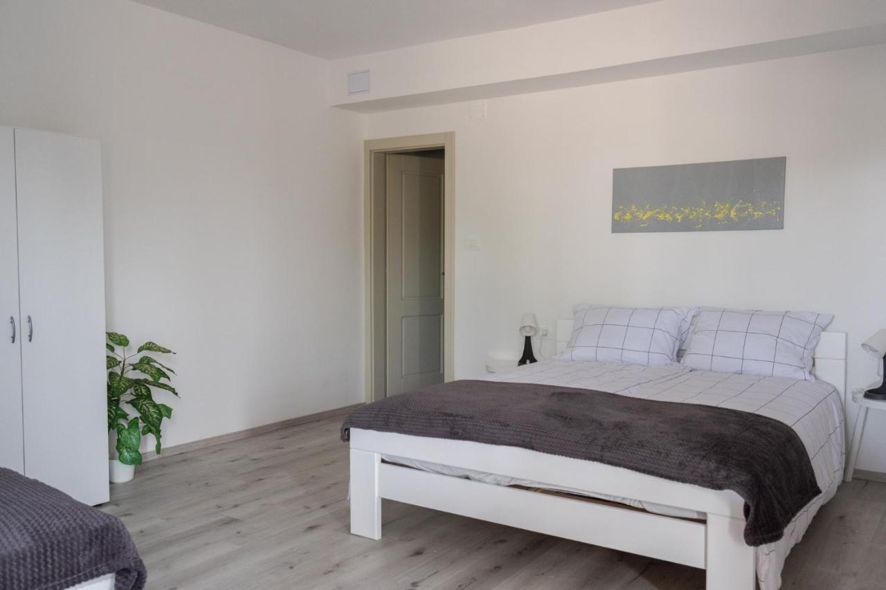 Apartma Oddih Dutovlje Εξωτερικό φωτογραφία