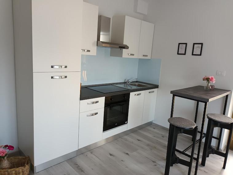 Apartma Oddih Dutovlje Εξωτερικό φωτογραφία