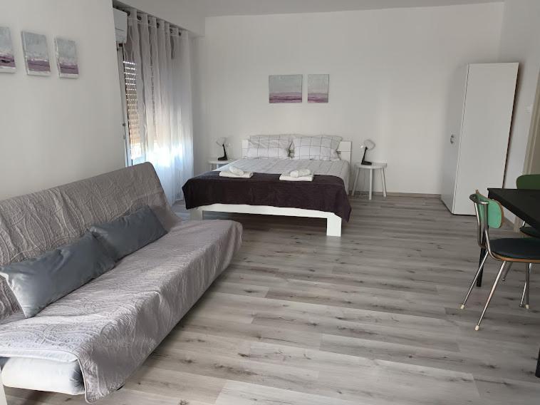 Apartma Oddih Dutovlje Εξωτερικό φωτογραφία
